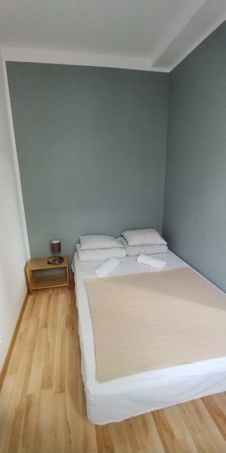 999 Aparthostel Хостел Краків